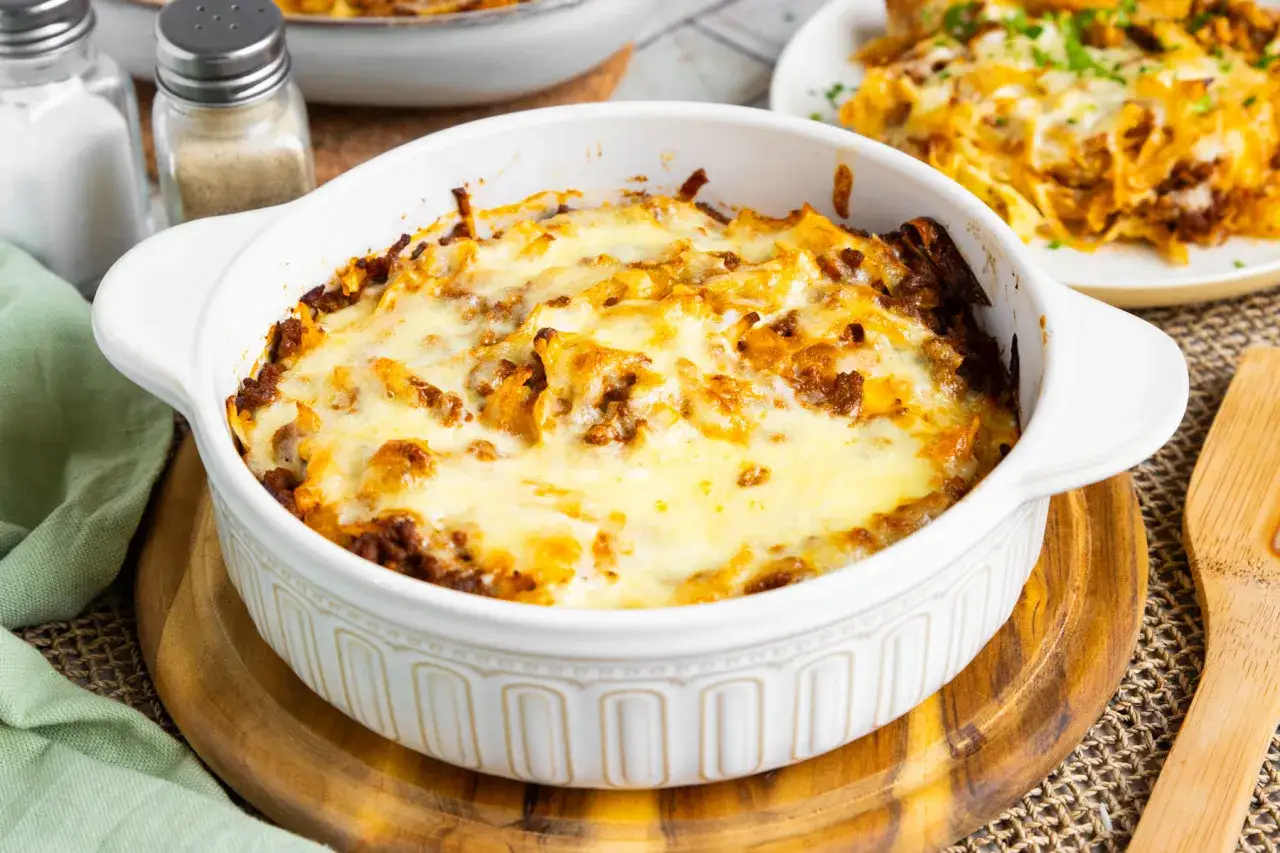 Schichtkohl Auflauf, Omas Rezept: herzhaft geschichteter Kohl mit Hackfleisch und K&auml;se &uuml;berbacken, ein Klassiker.